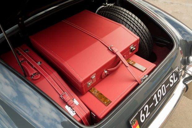 Custom fit luggage in Manufacture's Material and Leather